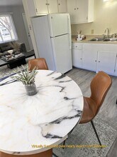 West View Townhomes in Milwaukee, WI - Foto de edificio - Interior Photo