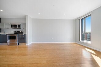 691 Massachusetts Ave, Unit 504 in Boston, MA - Foto de edificio - Building Photo