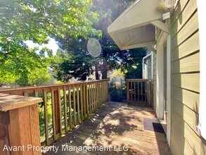 425 NE 70th Ave in Portland, OR - Building Photo - Building Photo