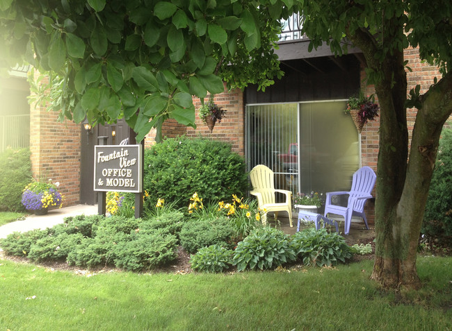 Fountain View Apartments in Crown Point, IN - Building Photo - Building Photo