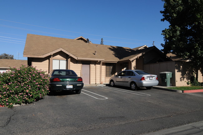 1333 Claus Rd in Modesto, CA - Building Photo - Building Photo