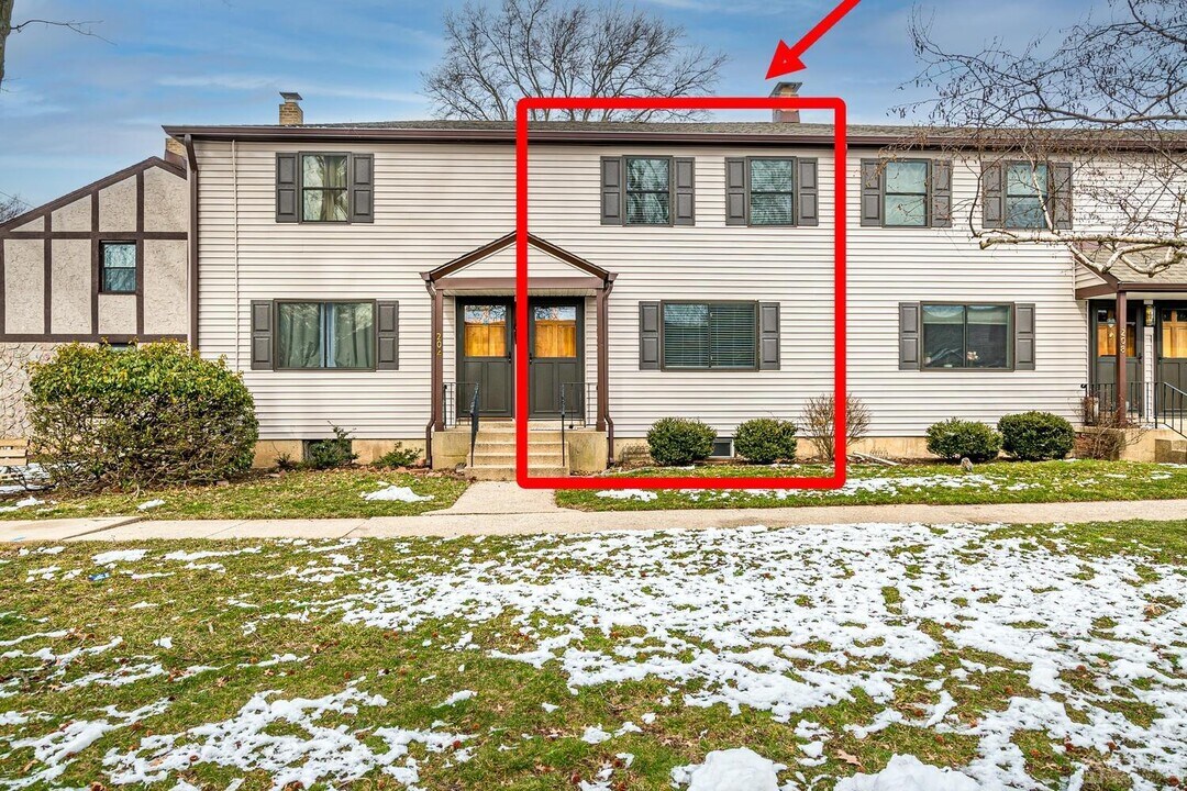 206 Newman St in Metuchen, NJ - Building Photo