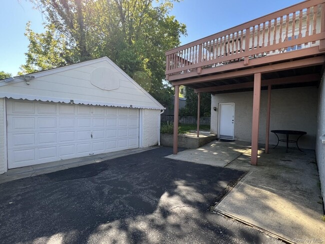 72 Highland Terrace in Manhasset, NY - Building Photo - Building Photo
