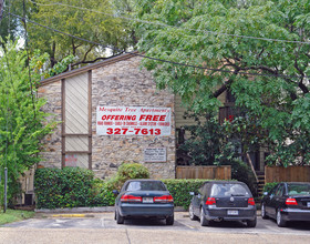 Mesquite Tree Apartments in Austin, TX - Building Photo - Building Photo