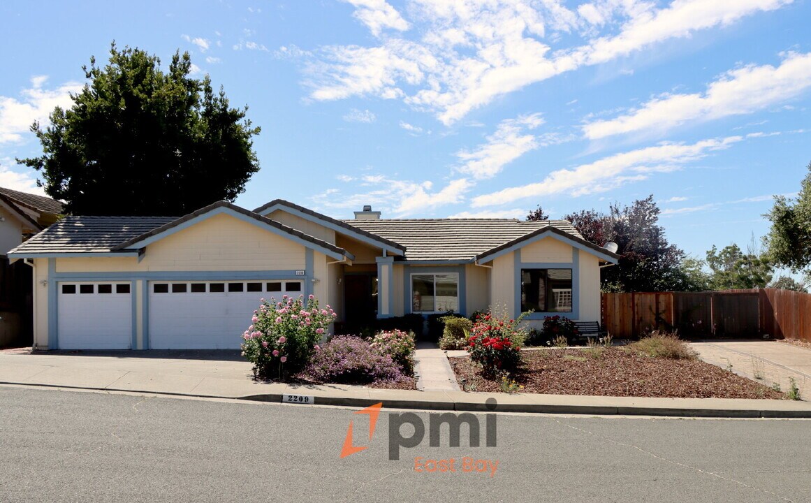 2209 Ascot Pkwy in Vallejo, CA - Building Photo