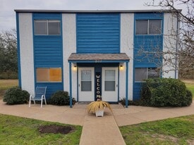 801 Yegua St, Unit 3-C in Bryan, TX - Building Photo