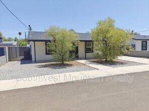 7405 N 62nd Ave in Glendale, AZ - Building Photo - Building Photo