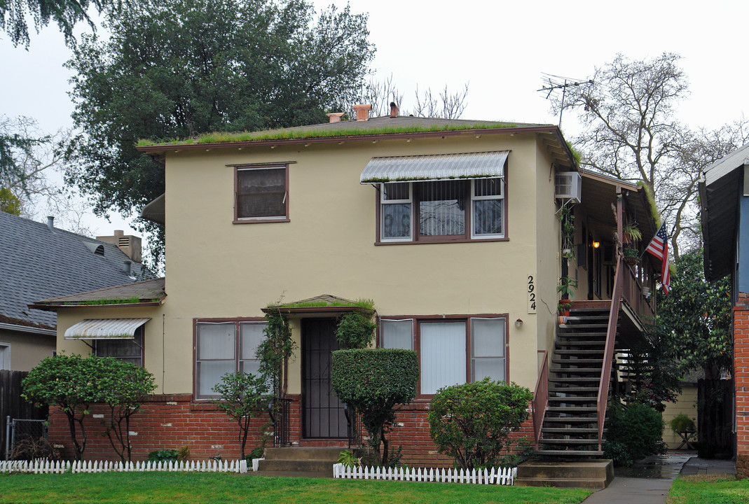 2924 Franklin Blvd in Sacramento, CA - Foto de edificio