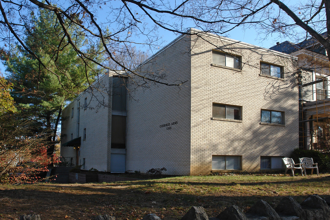 Cheroke Arms in Louisville, KY - Building Photo