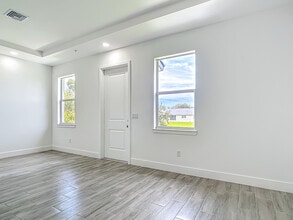 260 Rotonda Blvd W in Rotonda West, FL - Building Photo - Building Photo