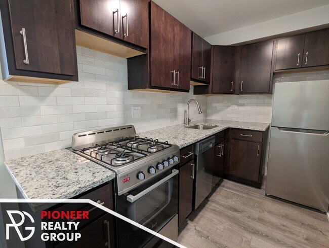 417 W Barry Ave, Unit 4