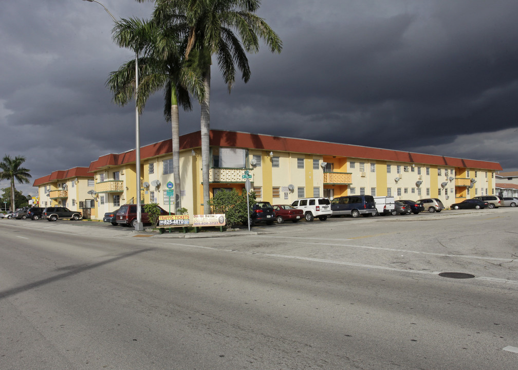 Kulodex Apartments in Hialeah, FL - Foto de edificio