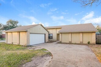 4403 Pawnee St in Baytown, TX - Foto de edificio - Building Photo