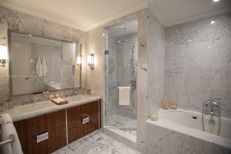 15701 Collins Ave, Unit 2604 in North Miami Beach, FL - Foto de edificio - Building Photo
