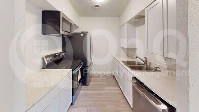 910 S Mills Dr in Euless, TX - Building Photo - Building Photo