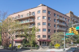 118-82 Metropolitan Ave in Jamaica, NY - Building Photo