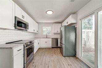 1060 Mathews Ct in Smyrna, GA - Building Photo - Building Photo