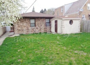 2337 121st St in Blue Island, IL - Foto de edificio - Building Photo