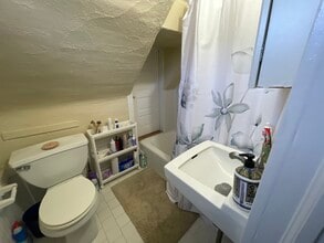 157 Cricket Ave, Unit #5 in Ardmore, PA - Foto de edificio - Building Photo