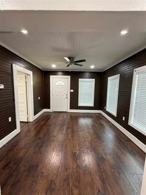 108 W Dallas St in Cleveland, TX - Building Photo - Building Photo