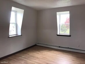 227 Windsor Ave, Unit 3 in Windsor, CT - Foto de edificio - Building Photo