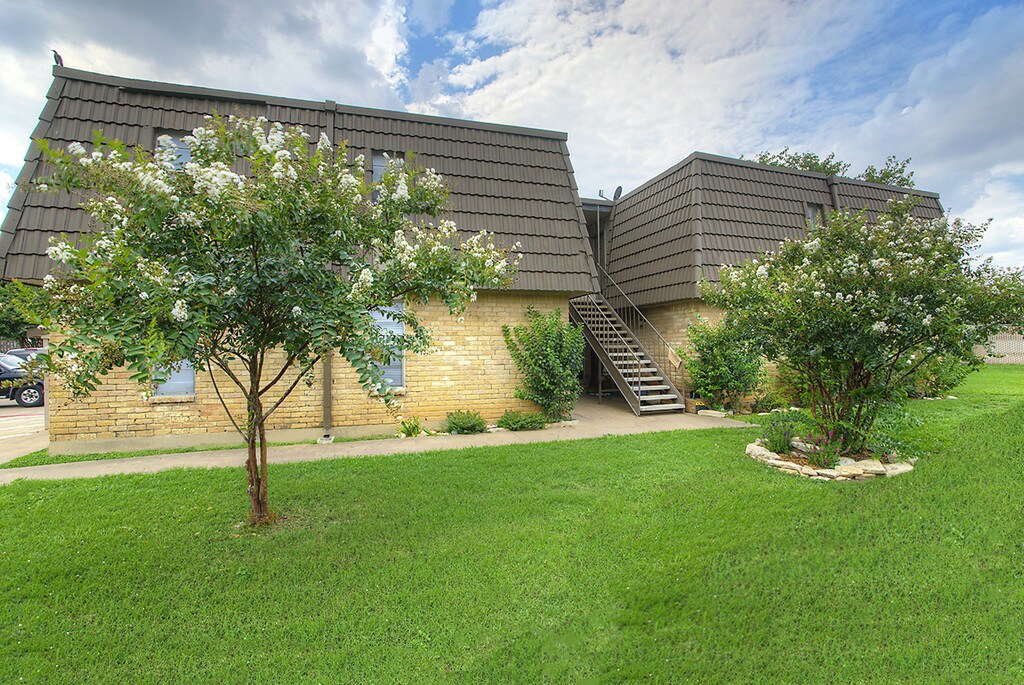 Bear Creek Apartments Euless, TX Apartments