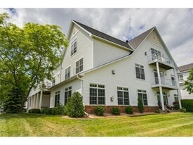 2100 Old School Rd in Mound, MN - Building Photo