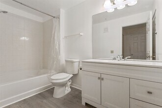 1950 Summer Club Dr, Unit #214 in Oviedo, FL - Foto de edificio - Building Photo