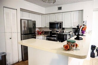 12136 St.Andrews Pl in Miramar, FL - Building Photo - Building Photo