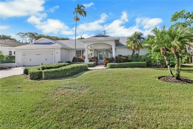 750 Southern Pines Dr in Naples, FL - Building Photo - Building Photo