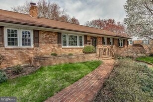 4902 Pole Rd in Alexandria, VA - Building Photo