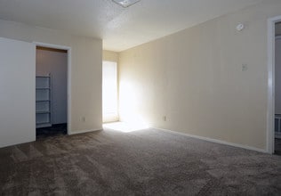 Lamond Grove in Longview, TX - Building Photo - Interior Photo