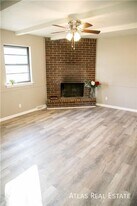 1500 SW Sunset St in Blue Springs, MO - Building Photo