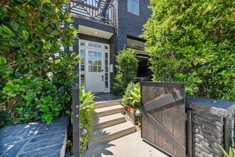 2037 E Ocean Blvd in Newport Beach, CA - Building Photo - Building Photo
