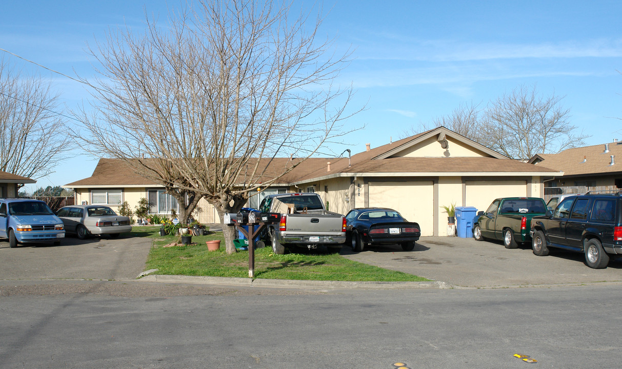 263 Robin Way in Santa Rosa, CA - Foto de edificio