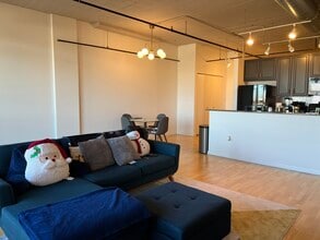 1550 S Blue Island Ave, Unit 405 in Chicago, IL - Foto de edificio - Building Photo