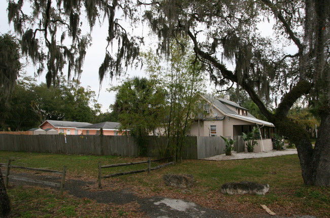 1063 Manatee Ave in Bradenton, FL - Building Photo - Building Photo