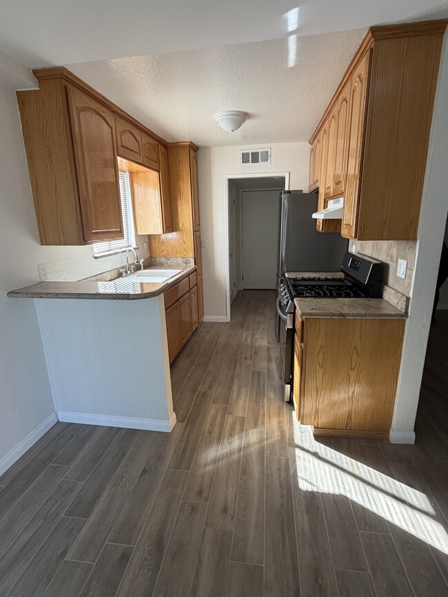 14265 Terra Bella St in Los Angeles, CA - Building Photo - Building Photo