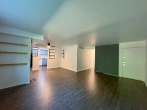 321 Homeland Southway in Baltimore, MD - Building Photo - Building Photo