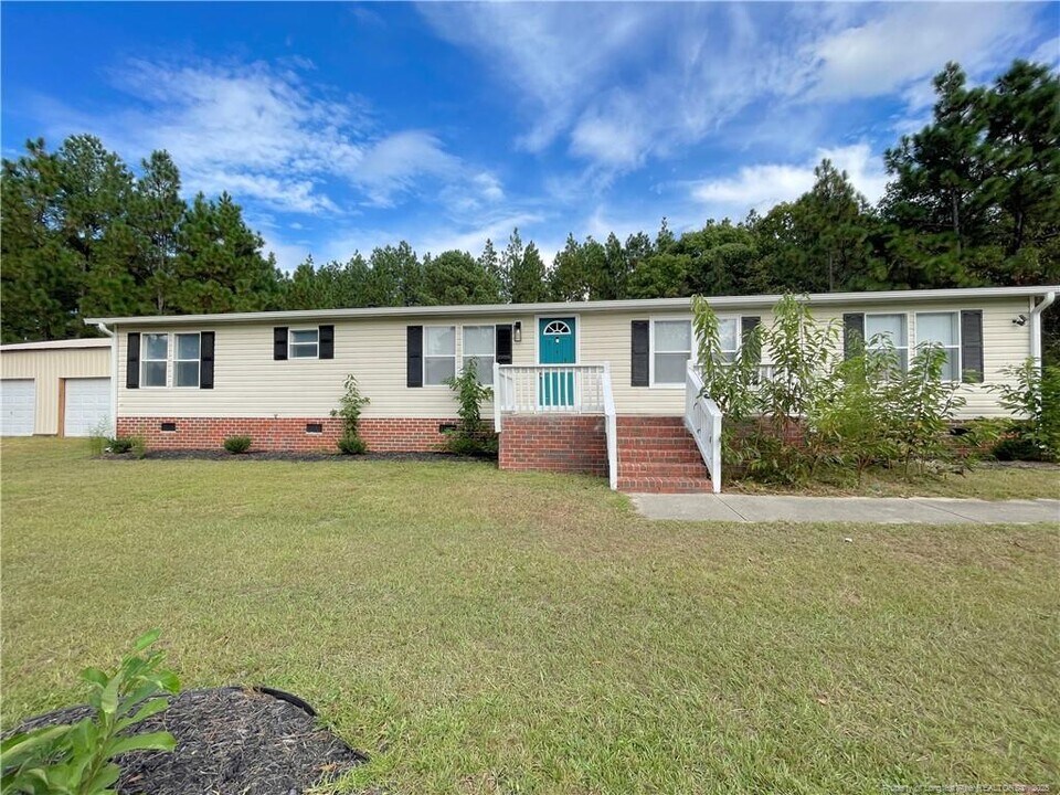 140 Gibbs Rd in Lillington, NC - Building Photo
