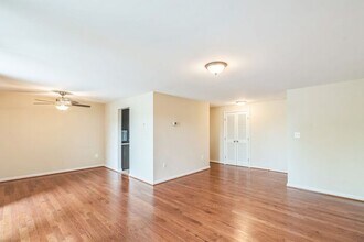 3309 Huntley Sq Dr in Temple Hills, MD - Building Photo - Building Photo