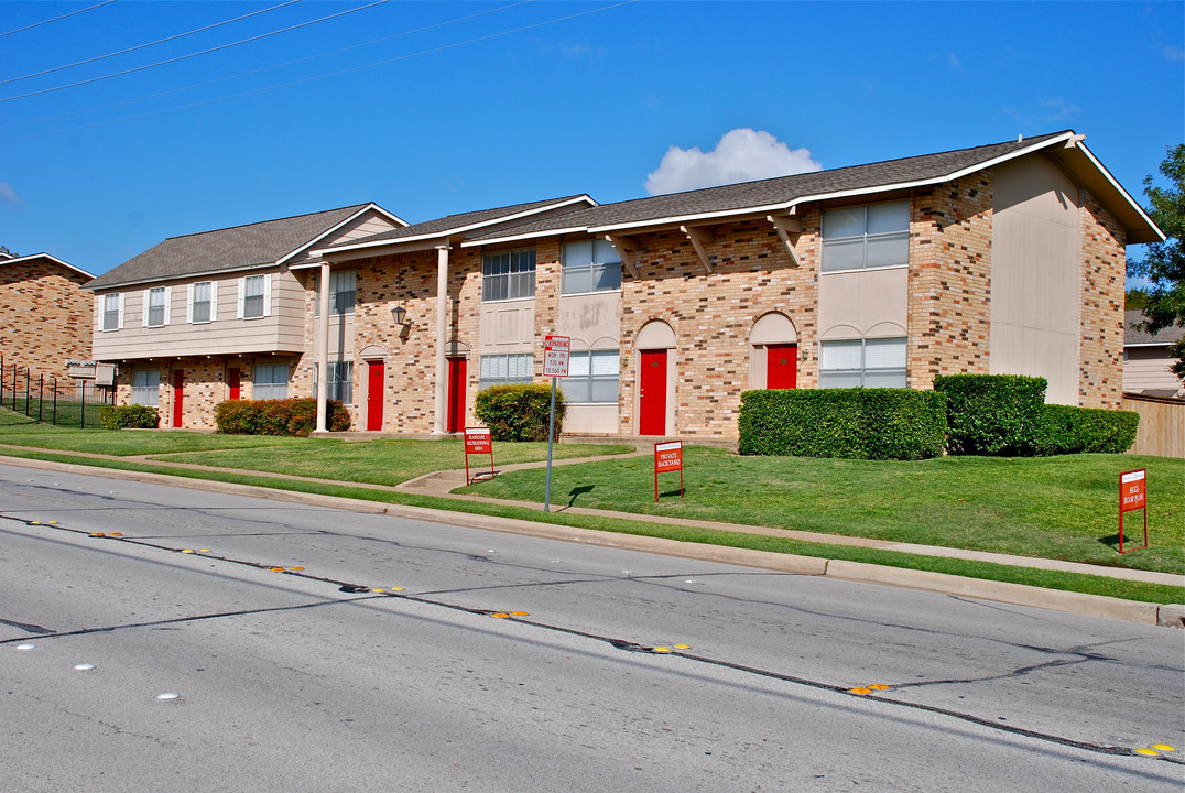 Westwood Townhomes in Duncanville, TX - Building Photo