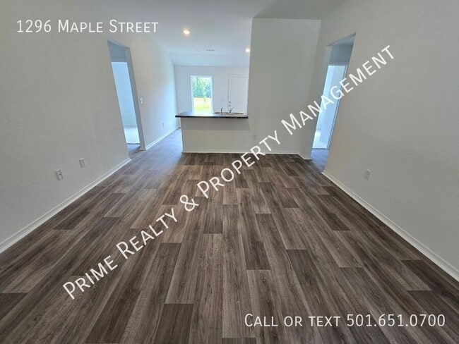 1296 Maple St in Haskell, AR - Foto de edificio - Building Photo