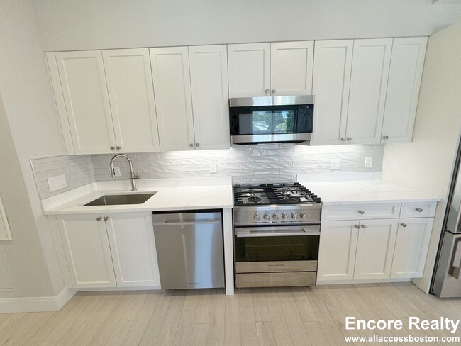 194 Green St, Unit 402 in Boston, MA - Building Photo - Building Photo