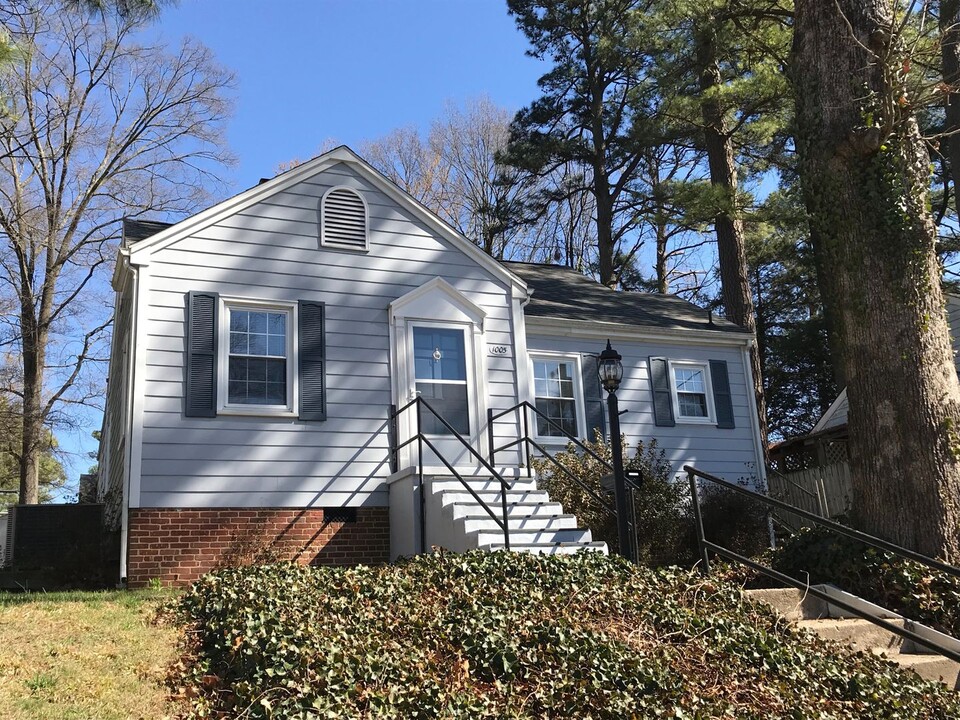 1005 Kensington Ave in Colonial Heights, VA - Building Photo