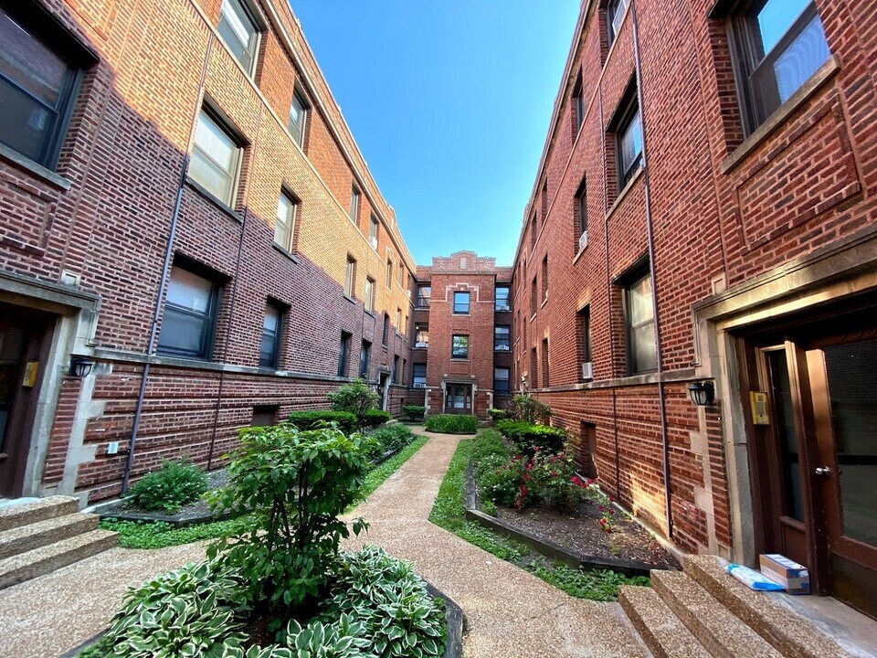 931 W Sunnyside Ave in Chicago, IL - Building Photo