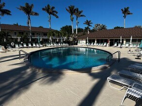 167 N Collier Blvd in Marco Island, FL - Foto de edificio - Building Photo