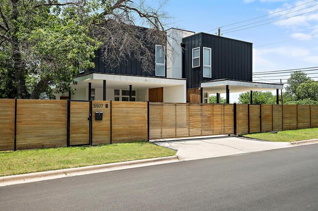 property at 5507 Manor Rd
