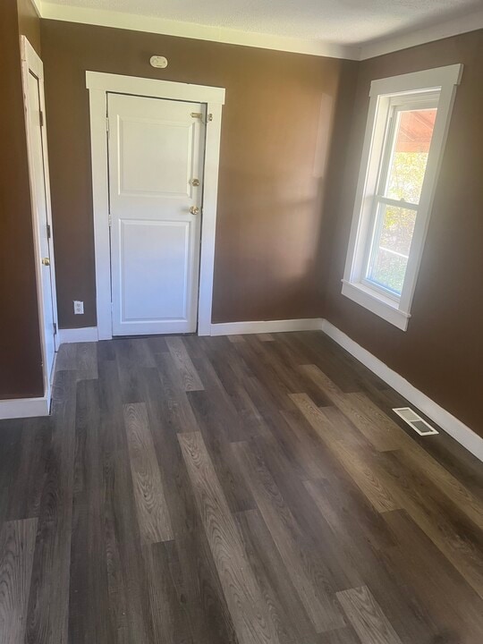 15 Chisholm Ave, Unit #1 in Brockton, MA - Building Photo