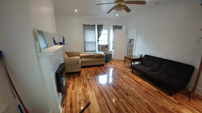 5818 Hobart St, Unit 2